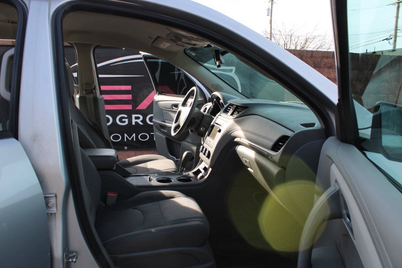 Used 2017 Chevrolet Traverse LS AWD/4WD image 9