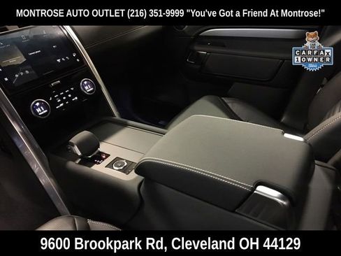 Used 2024 Land Rover Discovery Dynamic SE image 13