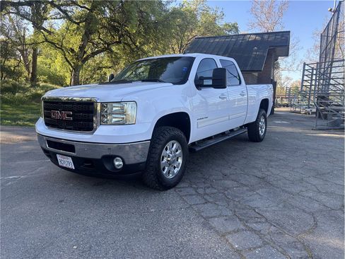 Used 2011 GMC Sierra 2500 SLT w/ SLT Convenience Package image 3