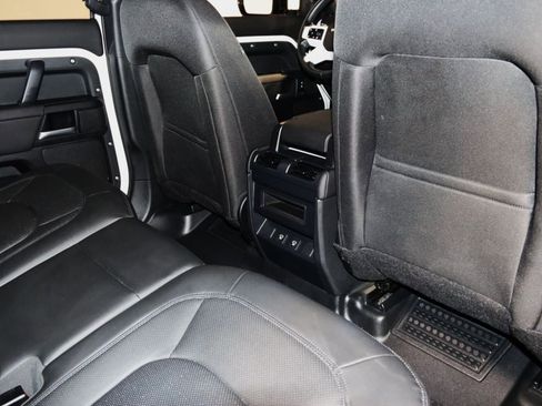 Used 2025 Land Rover Defender 110 S image 70