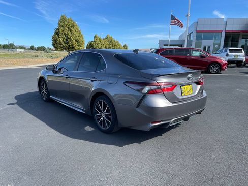 Used 2021 Toyota Camry SE FWD image 11