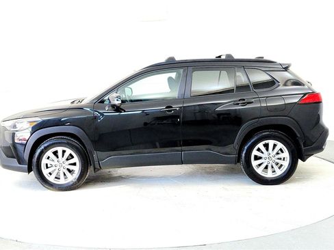 Used 2023 Toyota Corolla Cross LE w/ Moonroof Package image 3