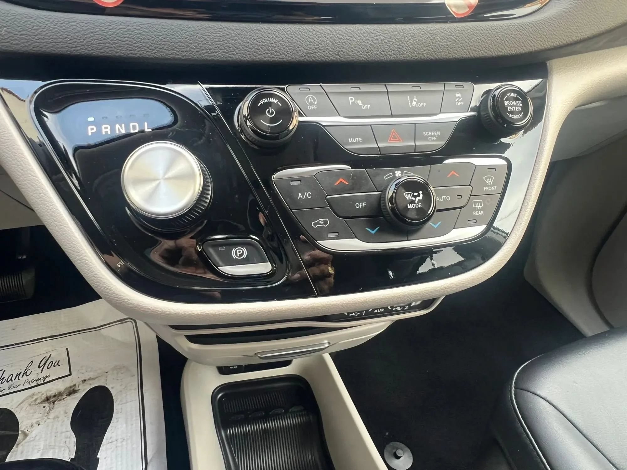 Used 2024 Chrysler Pacifica Touring-L FWD image 25