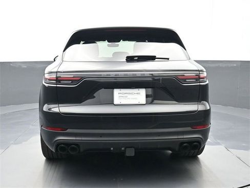 Used 2023 Porsche Cayenne Platinum Edition image 22