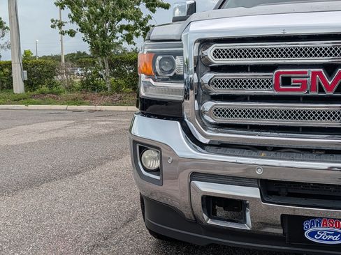 Used 2015 GMC Sierra 2500 SLT w/ Duramax Plus Package AWD/4WD image 10