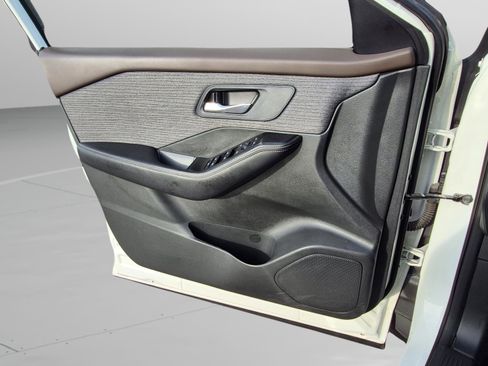 Certified 2023 Nissan Rogue SV FWD image 23