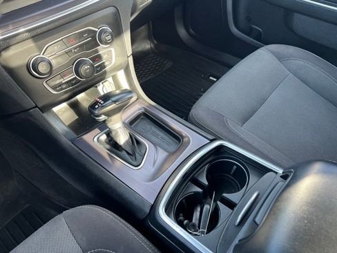Used 2015 Dodge Charger SE w/ Popular Equipment Group image 25