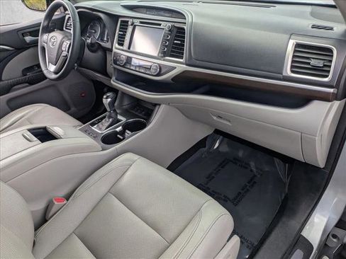 Used 2016 Toyota Highlander Limited w/ Driver Technology Package AWD/4WD image 19