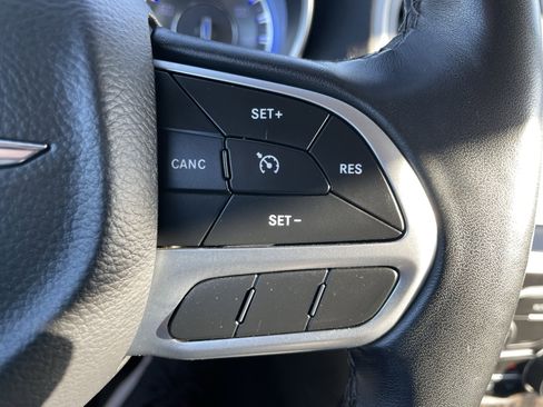 Used 2019 Chrysler 300 Limited image 16