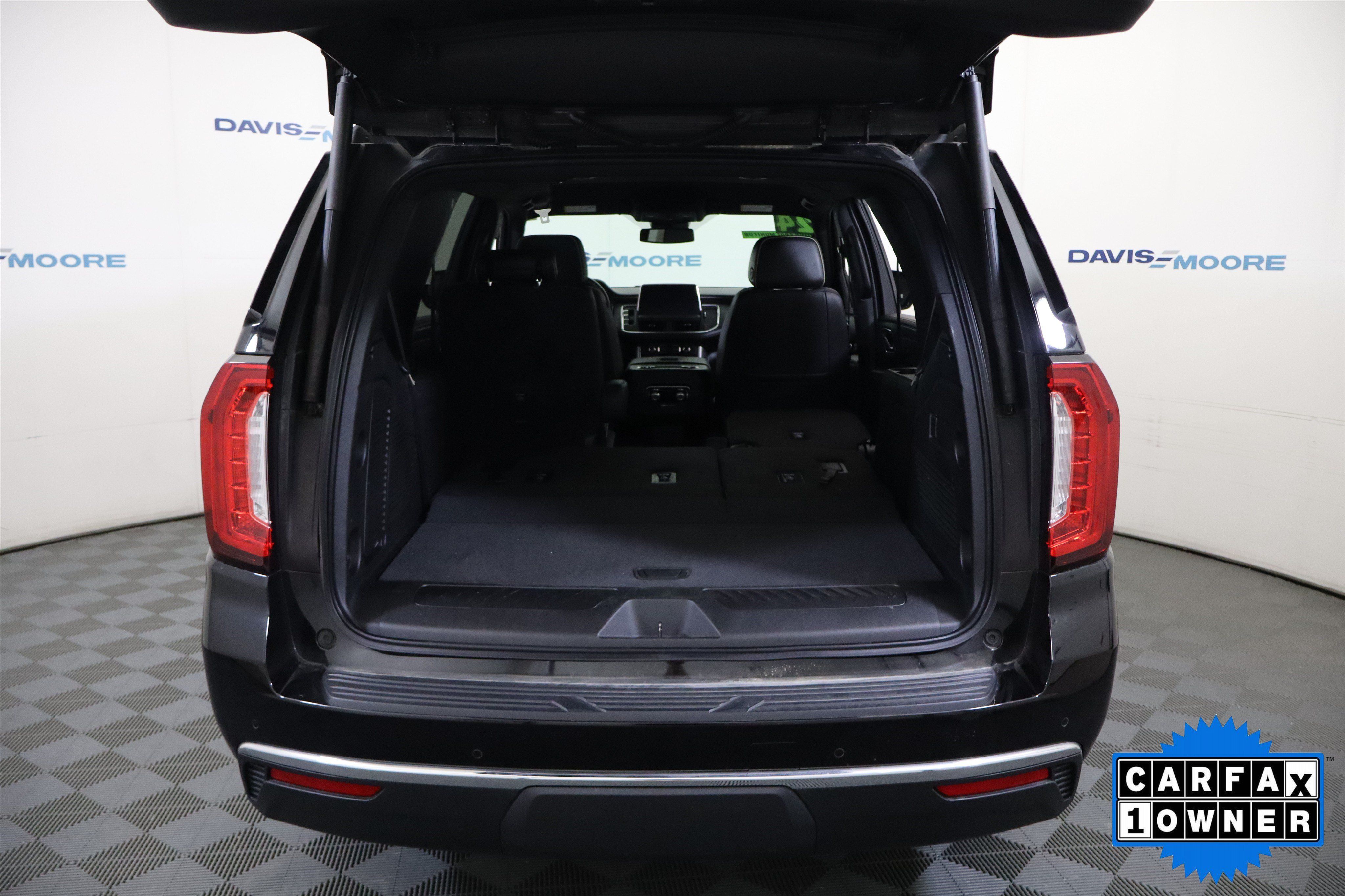 Used 2024 GMC Yukon SLT w/ Max Trailering Package AWD/4WD image 9