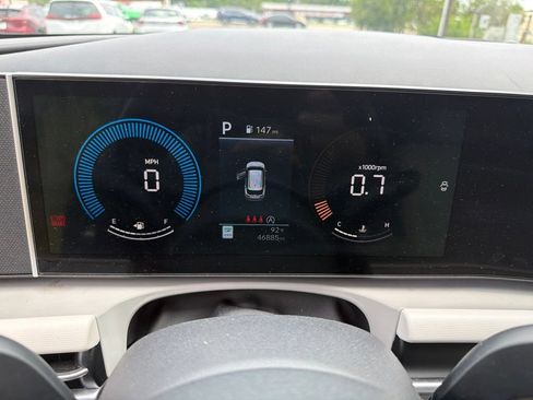 Used 2025 Hyundai Tucson SEL FWD image 2