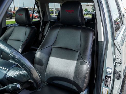 Certified 2023 Toyota 4Runner TRD Off-Road Premium w/ Moonroof Package AWD/4WD image 17
