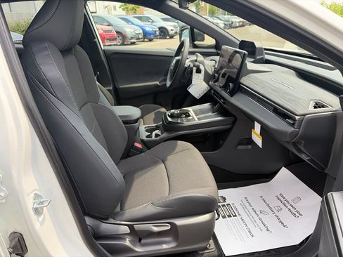Used 2026 Toyota C-HR AWD/4WD image 12