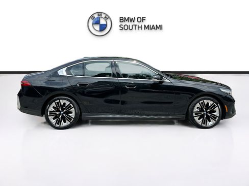 Certified 2024 BMW 530i image 8