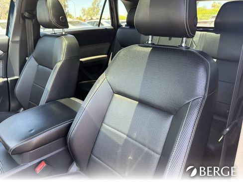 Used 2021 Volkswagen Atlas Cross Sport SE w/ Panoramic Sunroof Package FWD image 13