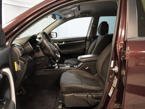 Used 2014 Kia Sorento LX image 4