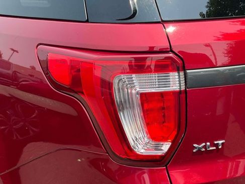 Used 2018 Ford Explorer XLT w/ Equipment Group 202A AWD/4WD image 10