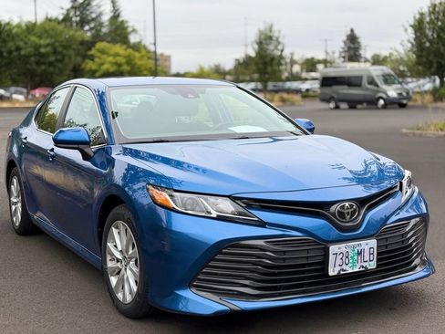 Used 2019 Toyota Camry LE FWD image 6