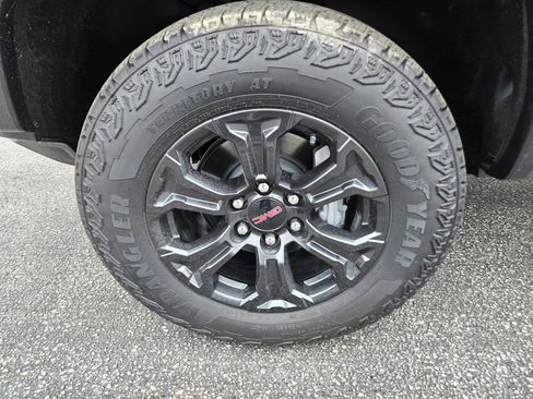 New 2025 GMC Canyon Elevation w/ Convenience Package image 31