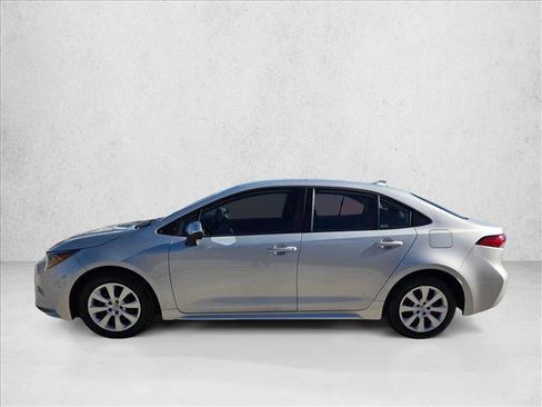 Certified 2025 Toyota Corolla LE image 9