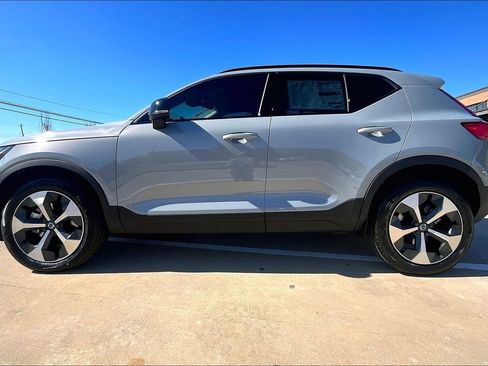 Used 2026 Volvo XC40 B4 Core FWD image 21