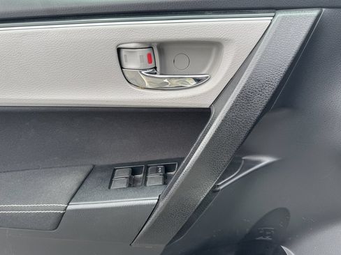 Used 2019 Toyota Corolla LE w/ Carpet Mat Package (TMS) FWD image 22