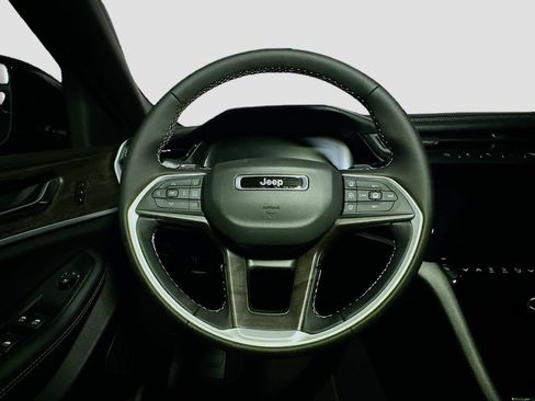 New 2026 Jeep Grand Cherokee Limited w/ Limited Altitude Package AWD/4WD image 9