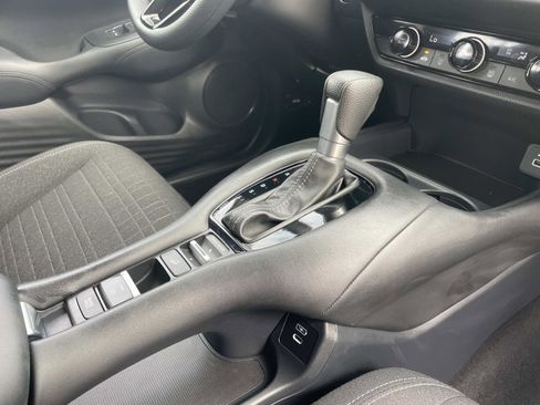 Certified 2025 Honda HR-V LX image 24