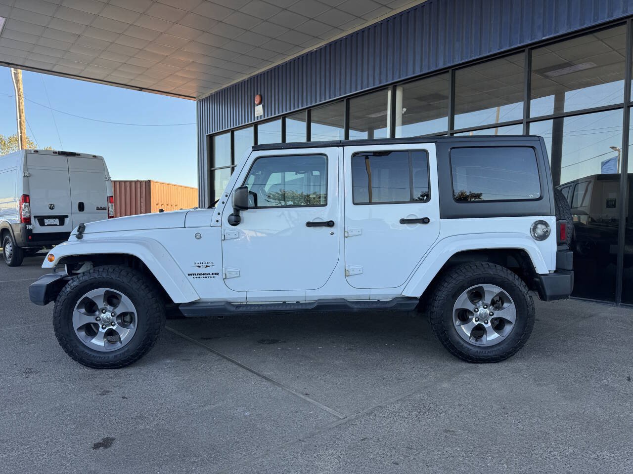 Used 2017 Jeep Wrangler Unlimited Sahara AWD/4WD image 6