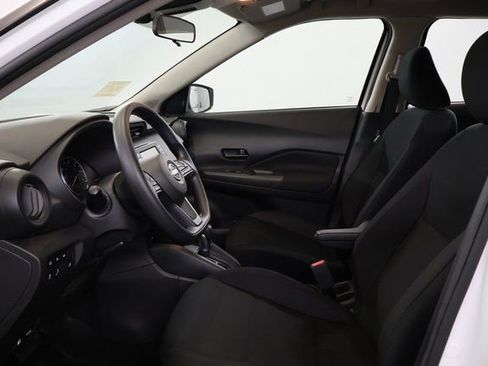 New 2025 Nissan Kicks Play S image 9