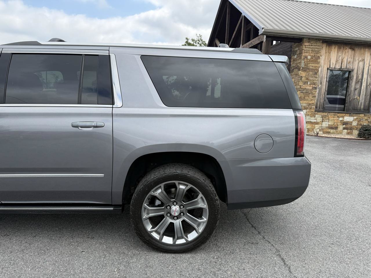 Used 2020 GMC Yukon XL Denali w/ Open Road Package AWD/4WD image 46