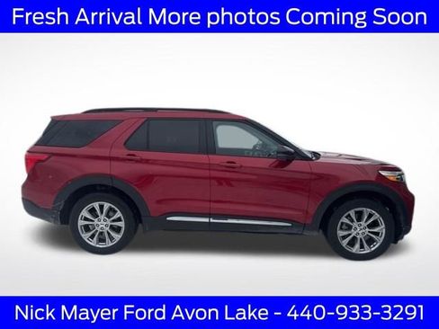 Used 2024 Ford Explorer XLT w/ Equipment Group 202A image 3