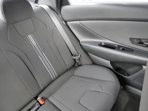 Certified 2025 Hyundai Elantra Sport image 14