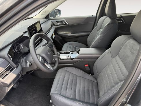 Used 2025 Mitsubishi Outlander SE AWD/4WD image 9