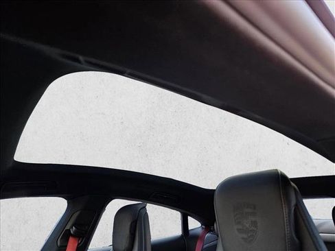 Used 2023 Porsche Taycan image 17