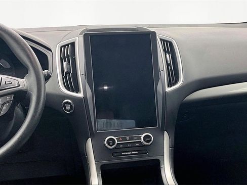 Used 2022 Ford Edge SE w/ Black Appearance Package image 6