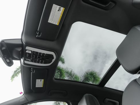 Used 2022 Porsche Macan image 21