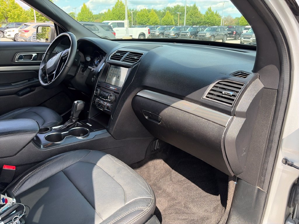 Used 2018 Ford Explorer XLT w/ Equipment Group 202A FWD image 10