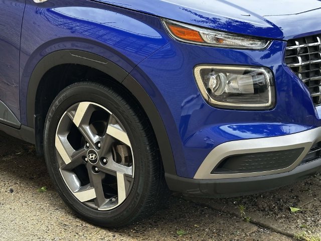 Used 2024 Hyundai Venue SEL FWD image 8