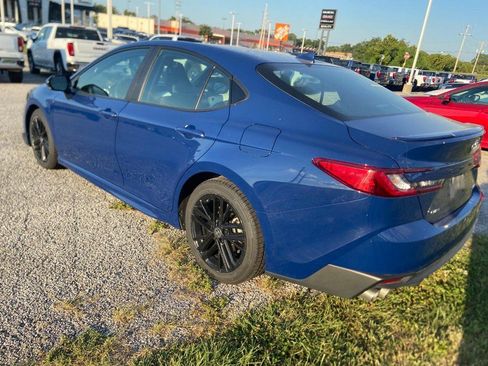 Used 2025 Toyota Camry SE FWD image 5