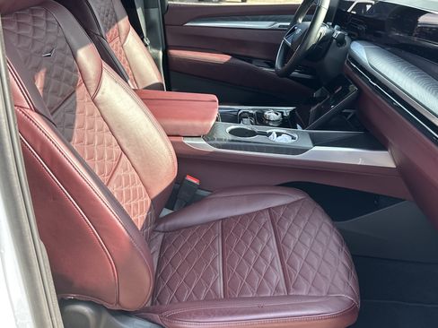 Certified 2026 Cadillac Escalade ESV Luxury w/ LPO, Radiant Package AWD/4WD image 14