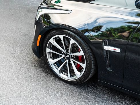 Used 2018 Cadillac CTS V w/ Luxury Package RWD image 4