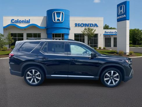 Used 2024 Honda Pilot Touring image 7