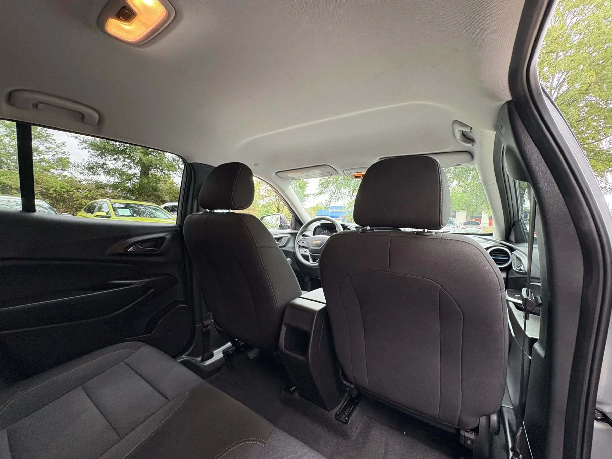 Used 2025 Chevrolet Trax LS w/ Driver Confidence Package FWD image 17
