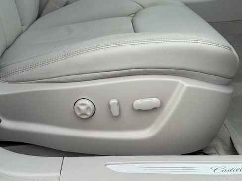 Used 2006 Cadillac DTS image 33