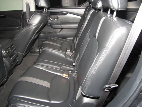 Certified 2025 Honda Pilot Touring image 12