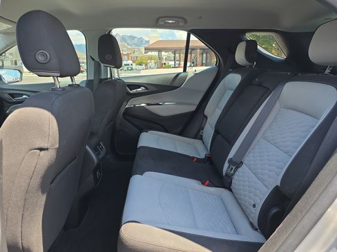 Used 2019 Chevrolet Equinox LS FWD image 16