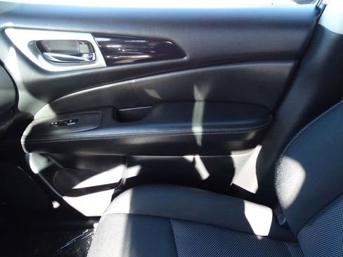 Used 2020 Nissan Pathfinder SV w/ Cargo Package image 9