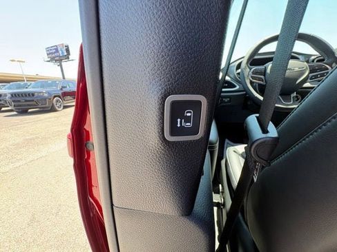 New 2026 Chrysler Pacifica Select AWD/4WD image 25