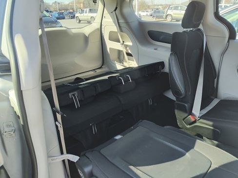 Used 2024 Chrysler Voyager LX image 6